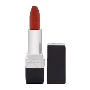 A cult, highly-pigmented & long-wearing lipstick. Formulated with natural mango butter to hydrate lips. Contains hyaluronic acid spheres to seal in moisture & plump up lips. Provides 16 hours of comfort with no dry lips or color streaking.
