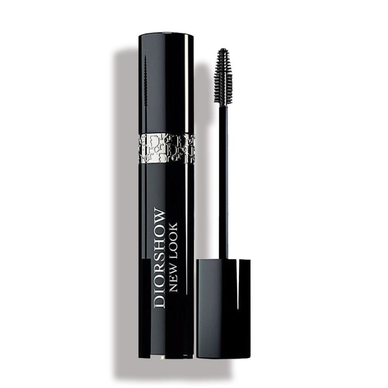 Breathtaking eyes by Diorshow.  The prodigious mascara with an exclusive nano-brush that instantly captures and coats even the tiniest lashes for a full-blown lash-multiplying effect. Day after day, its regenerating lash-care formula Lash MaximizerTM adds density for dramatically fuller lashes, creating multidimensional volume lash by lash.