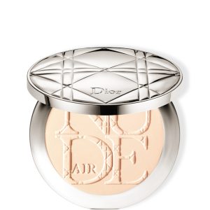 An innovative powder created from Dior nude makeup expertise. Formulated with transparent, airy pigments that allow skin to breathe. Provides a natural, perfect veil to defend skin from external factors. Sweet orange extract is blended with vitamins & minerals to tone the skin. Gives seamless coverage for an even, matte complexion.