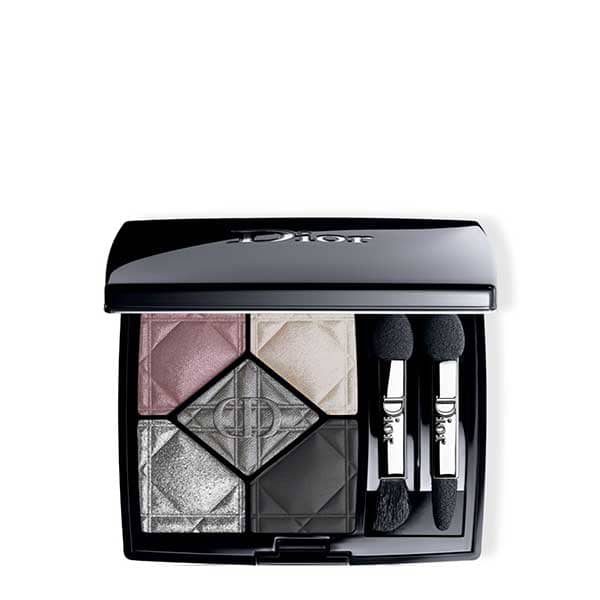An icon of the Dior look and a concentration of expertise in terms of colour and visual effects, the 5 Couleurs palette is reinvented. More creative than ever, with stronger pigments and richer effects, it allows women to explore every facet of colour and express every aspect of their personality. With the 5 Couleurs palette, self-expression is unlimited, creativity is unleashed and colour is more audacious than ever. On the skin, the powder is imperceptible, and the colour fuses into an incredibly fine film with spectacular staying power. A variety of textures are reunited in a single case to style the eyes with a layering technique. The Dior laboratories have channeled their expertise to achieve extraordinary colour fidelity: the result on the eyes is identical to the shade and intensity seen in the case. The pigments are compacted into powders using binders to create a creamy sensation on the fingertips.