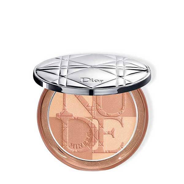 A multi-toned bronzing powder With a weightless, translucent formula that blends seamlessly with skin Developed with Mineral Prism technology & Energising water Creates a vigorous, natural & bronzed complexion with a healthy radiance Encased in a sleek, round, mirrored, silver cannage compact Includes a mini kabuki brush for rapid application